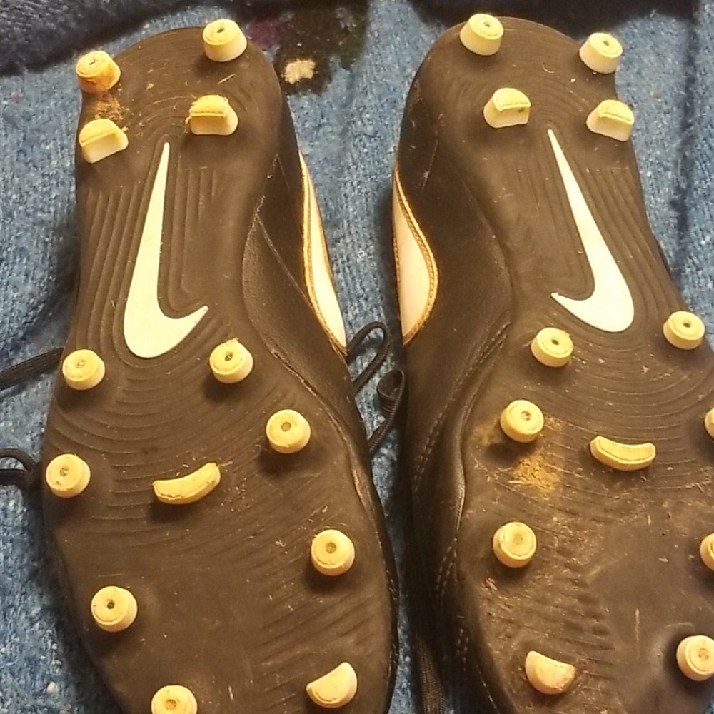 Soccer cleats
